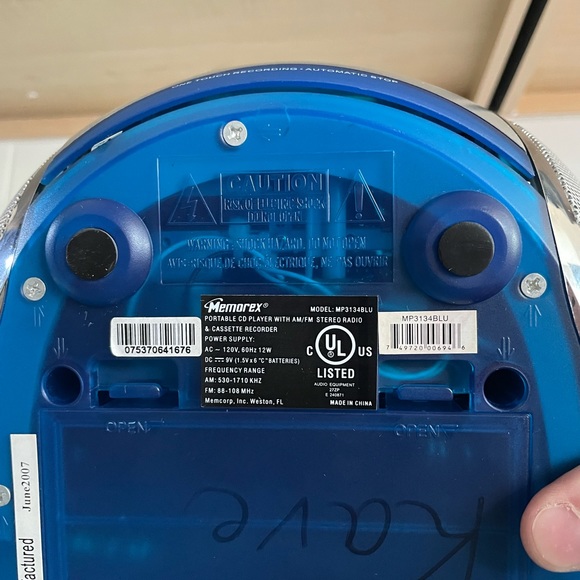 2007 Memorex radio, cd, cassette player boombox - Picture 5 of 5